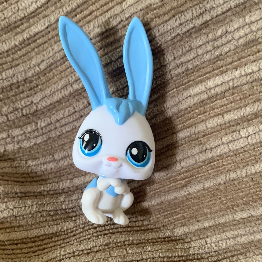Littlest Pet Shop (LPS) bunny figure